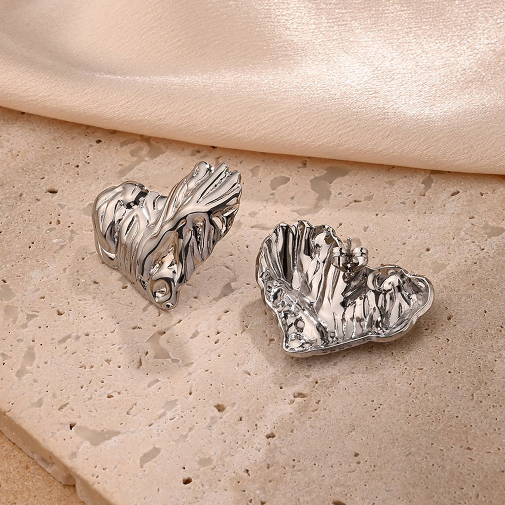 Big heart earrings 🤍