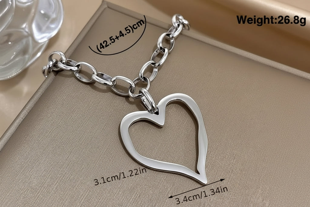 Chunky heart necklace 🤍
