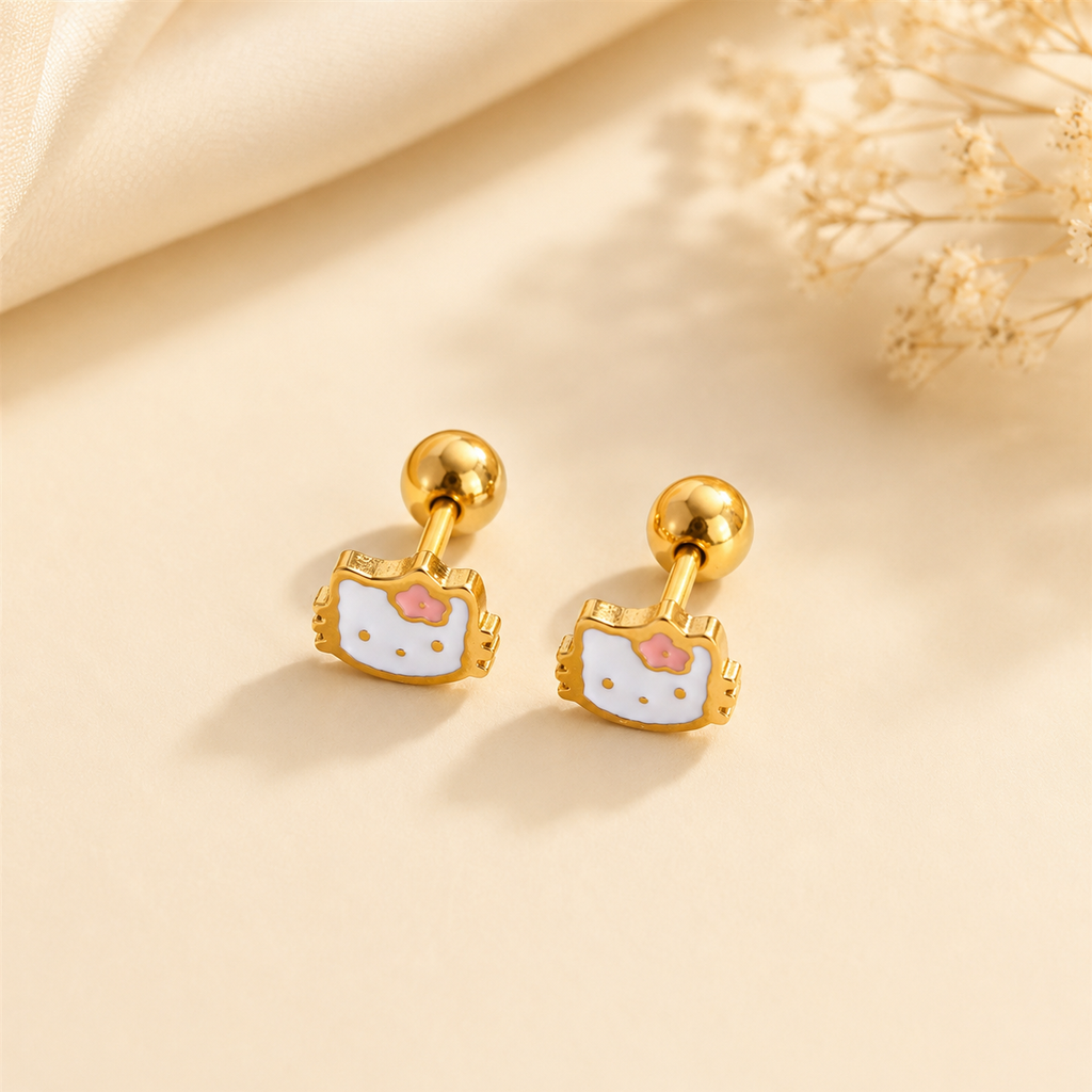Hello Kitty earrings 🤍