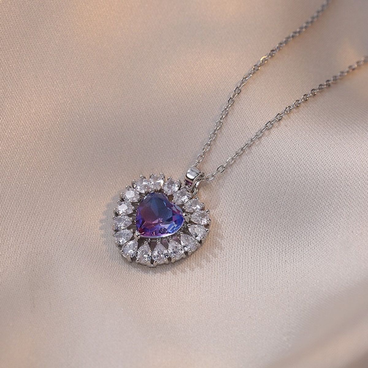 Purple heart necklace 💜