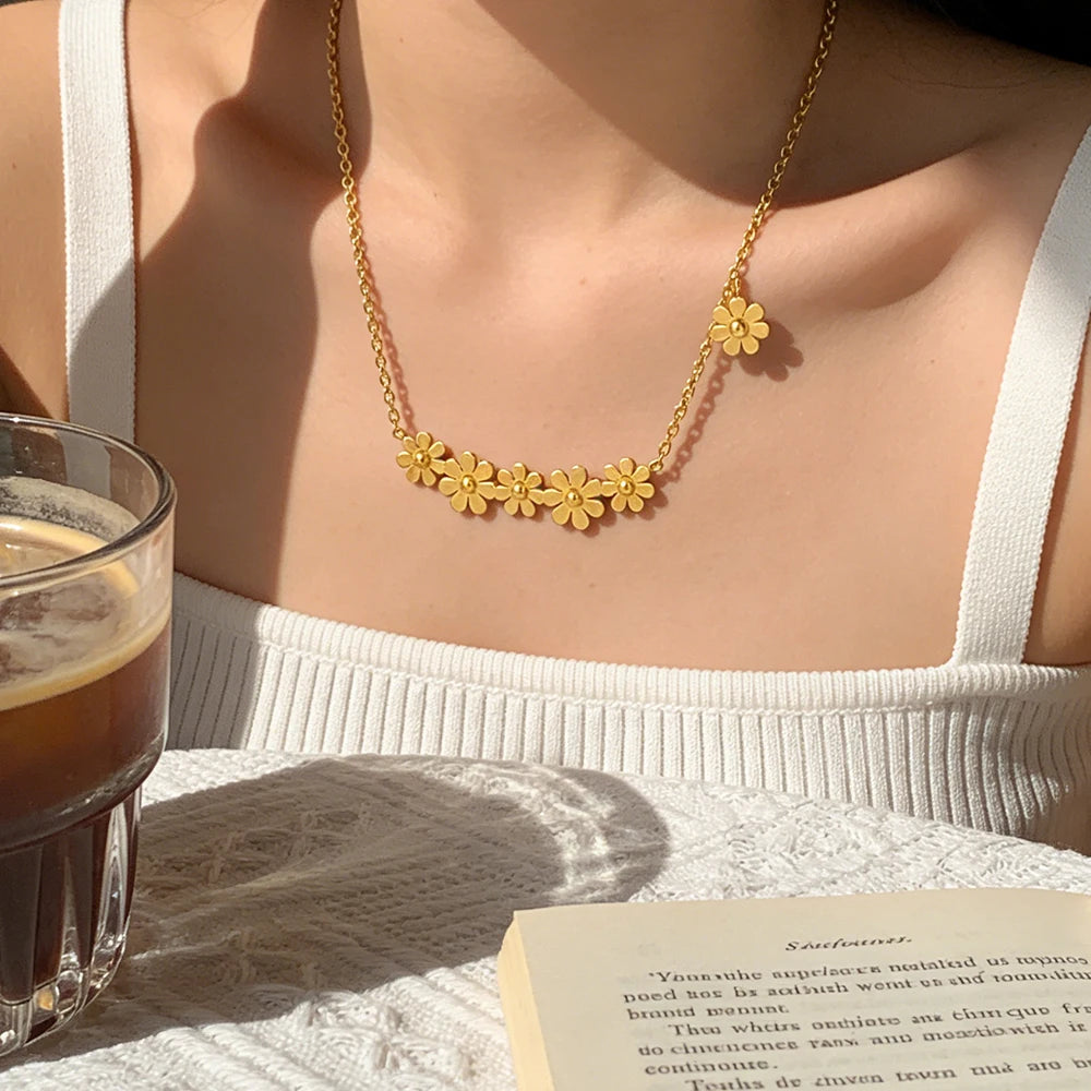 Pia necklace