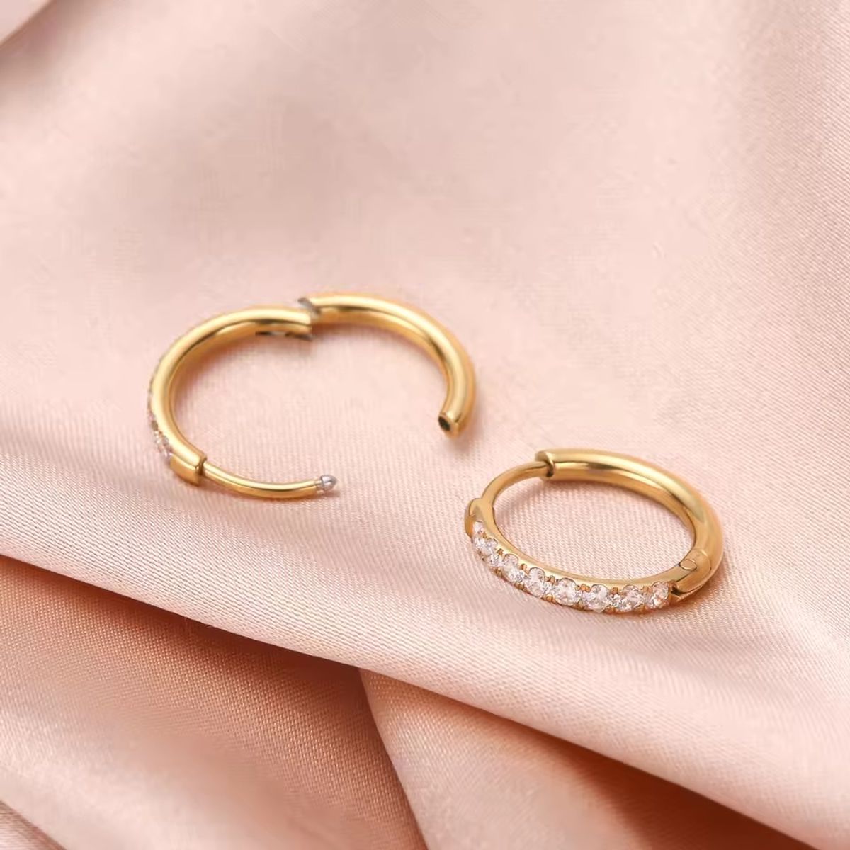 Pendientes de aro con zirconias ✨