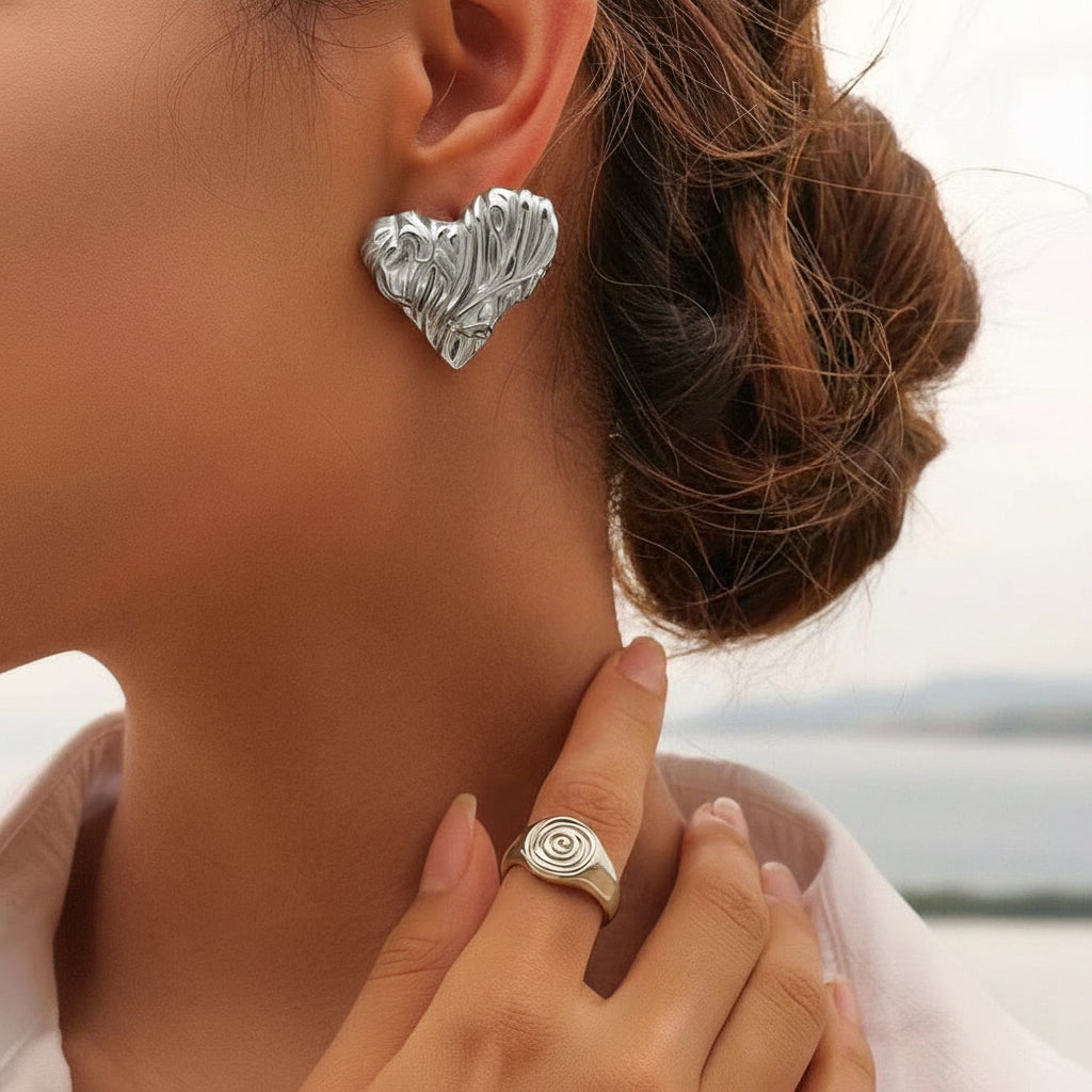 Big heart earrings 🤍
