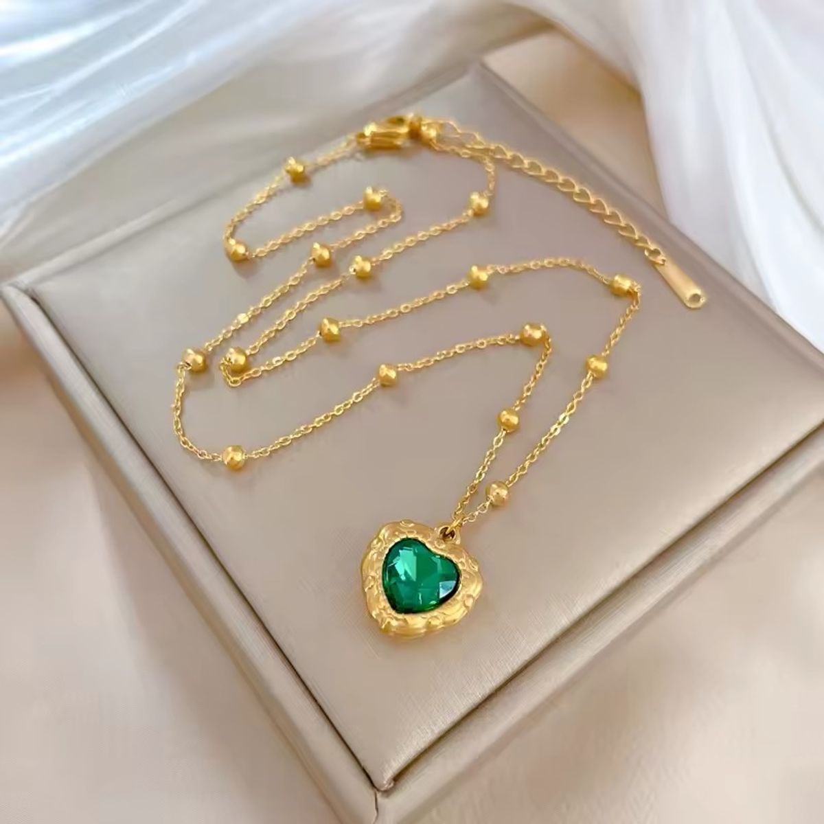 Green heart necklace 💚