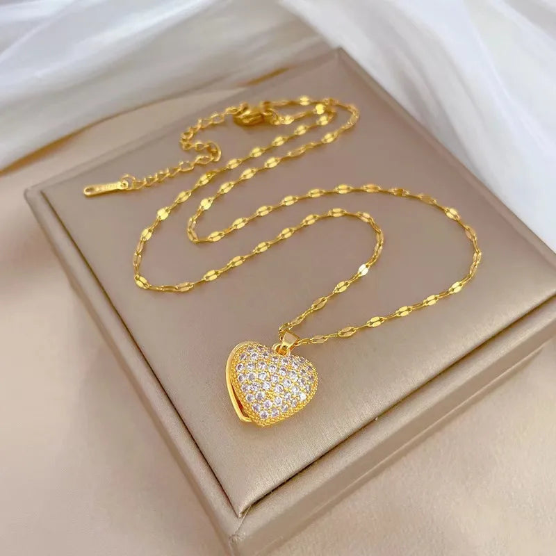 Pear of love necklace 🤍