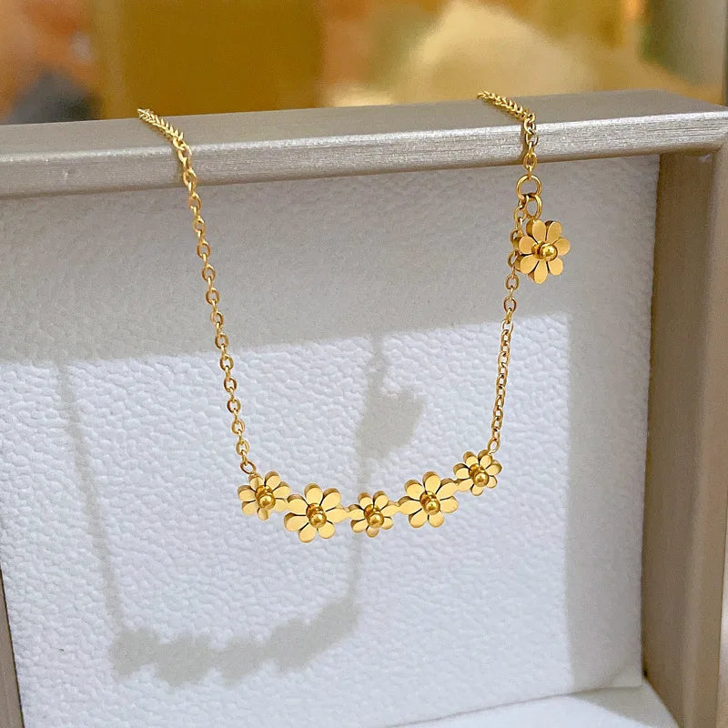 Pia necklace