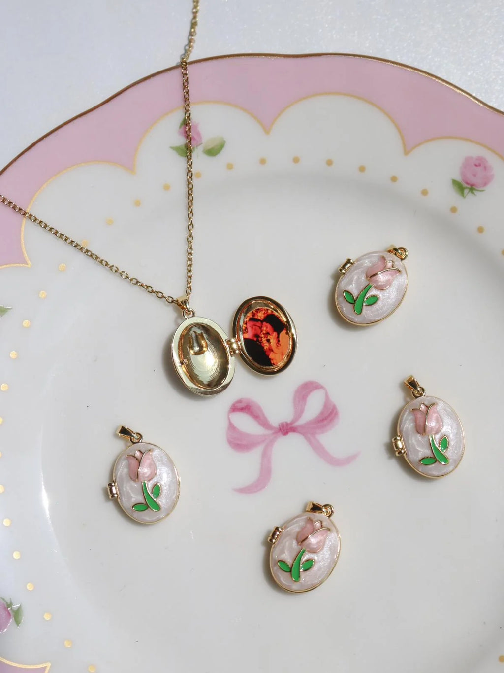 Collar relicario de tulipán 🌷