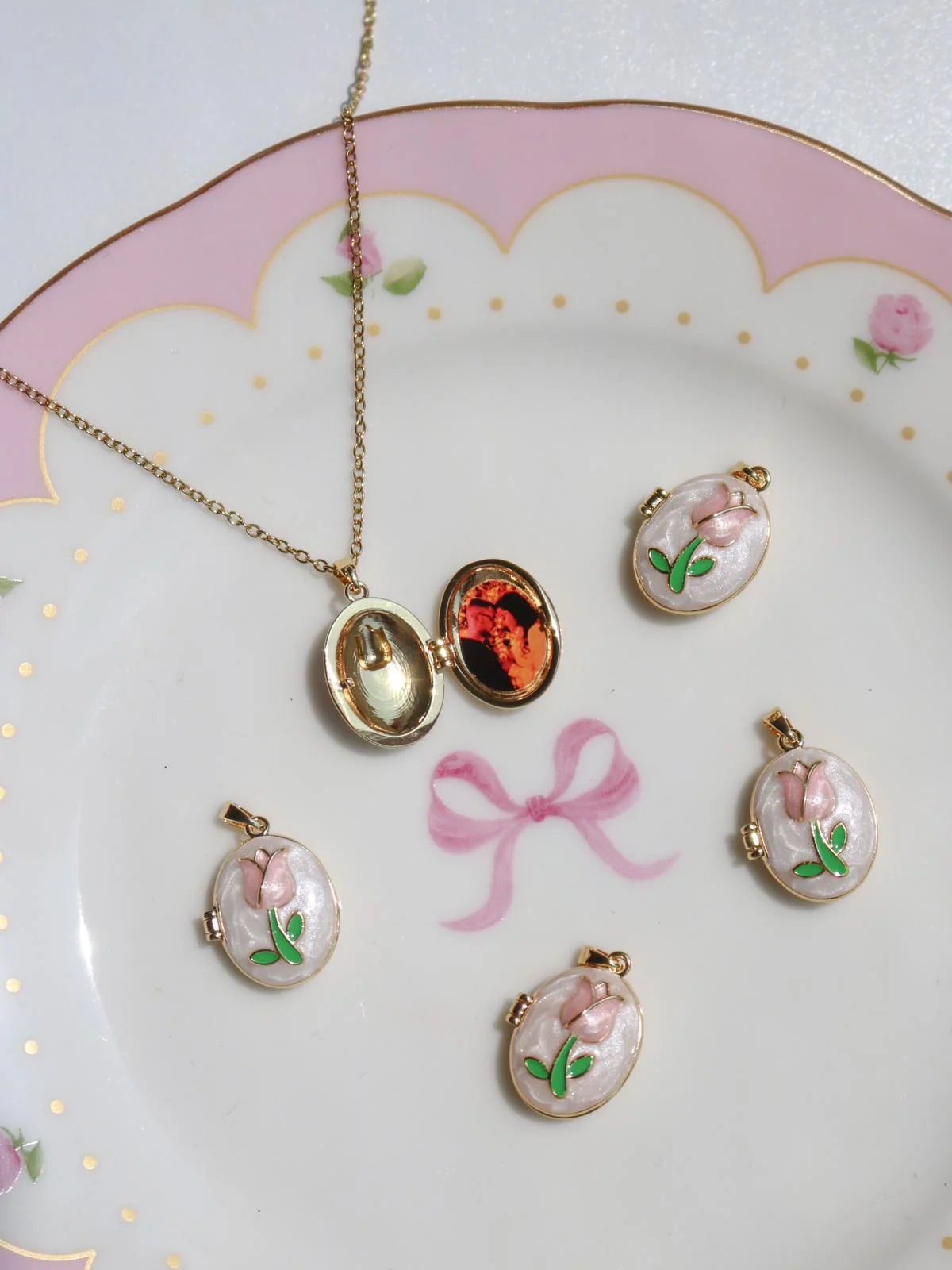 Collar relicario de tulipán 🌷