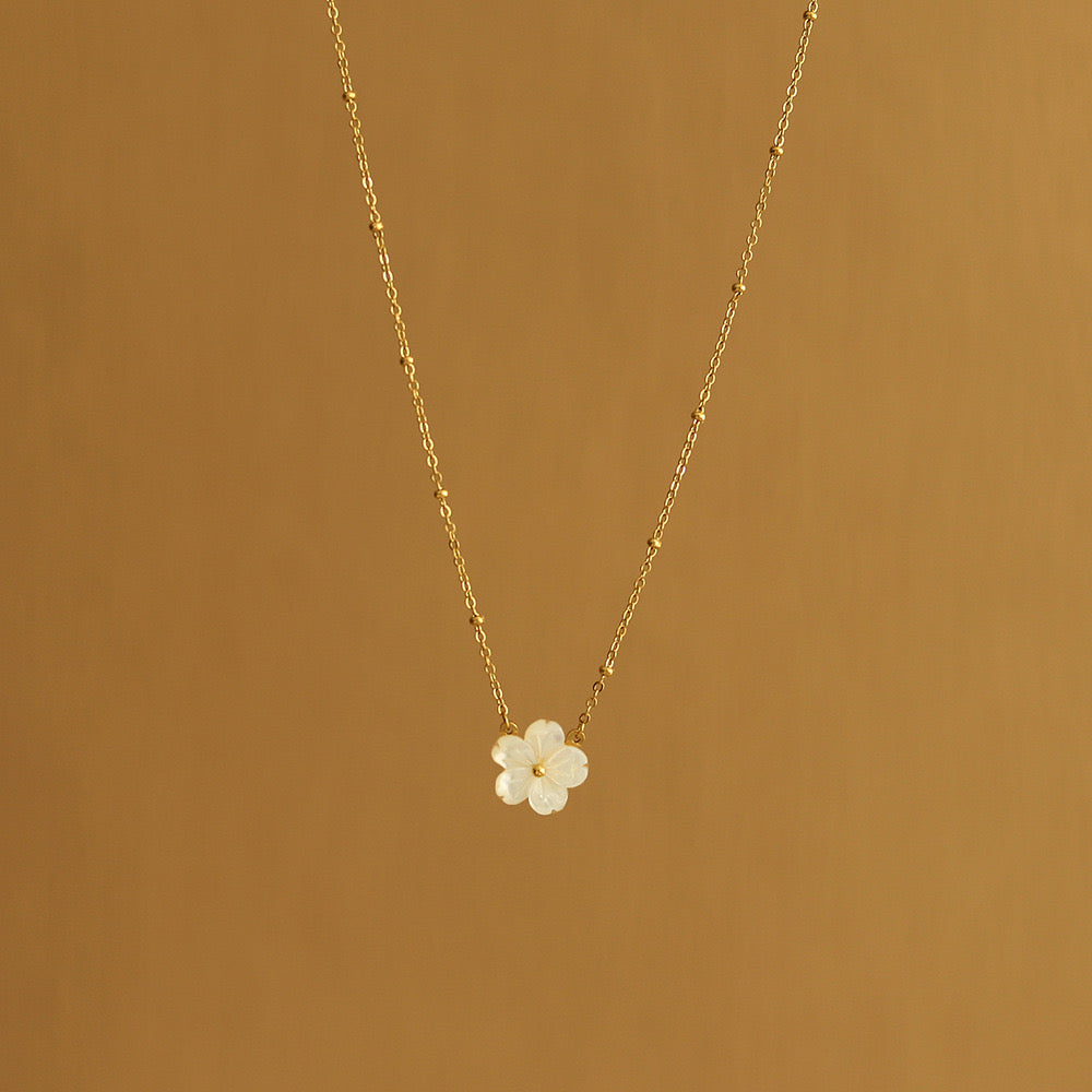 Flower necklace 🌸