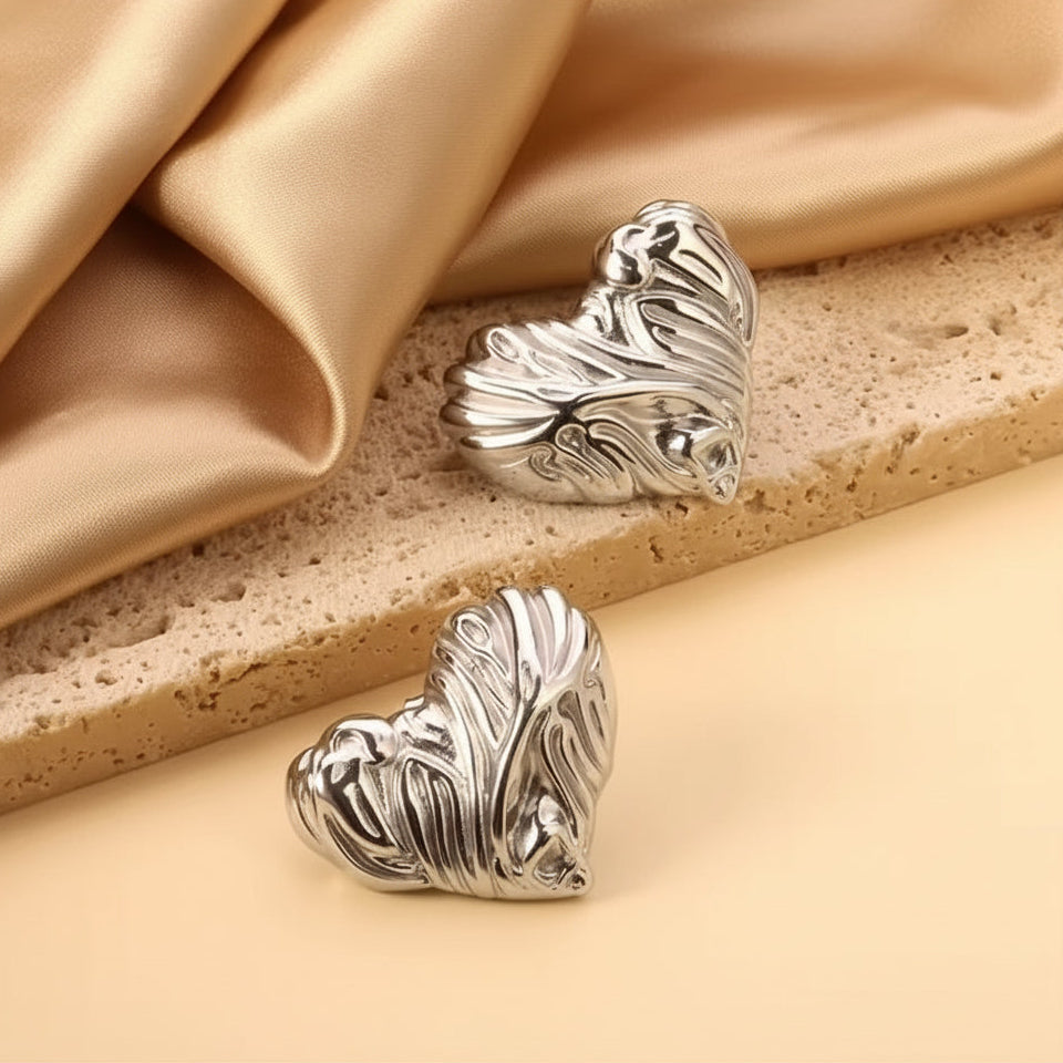 Big heart earrings 🤍