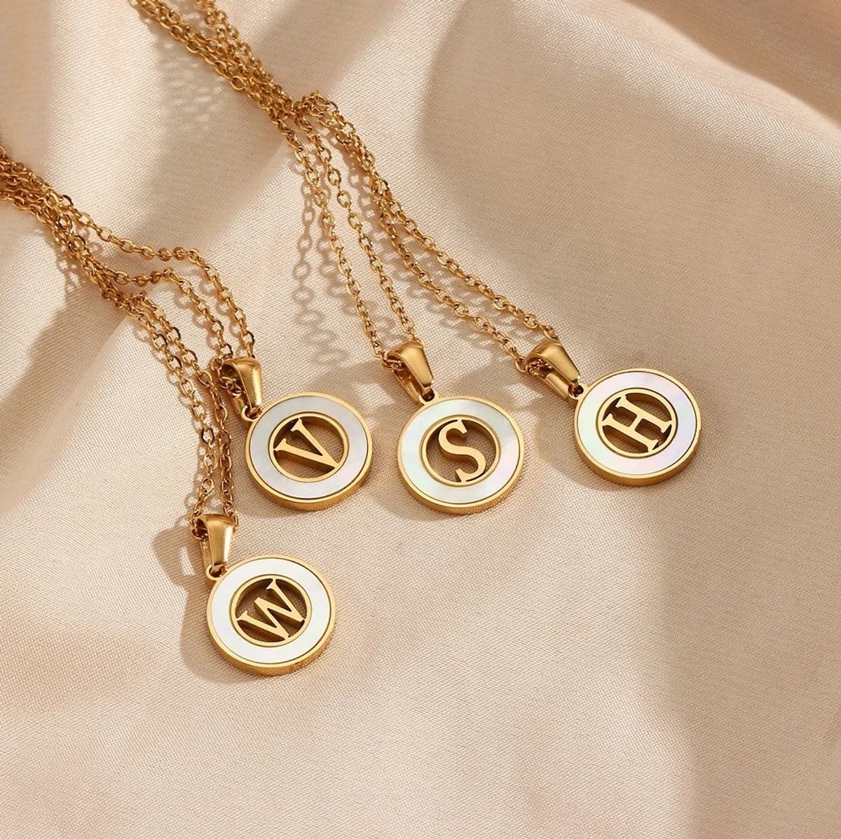 Inicial necklace ✨