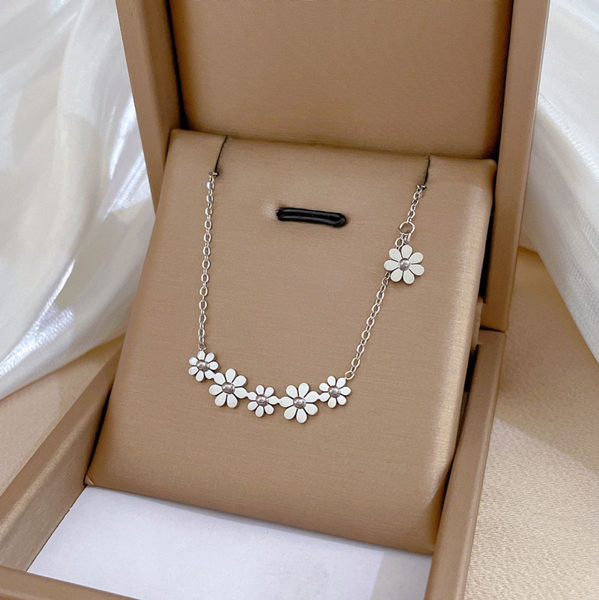 Pia necklace